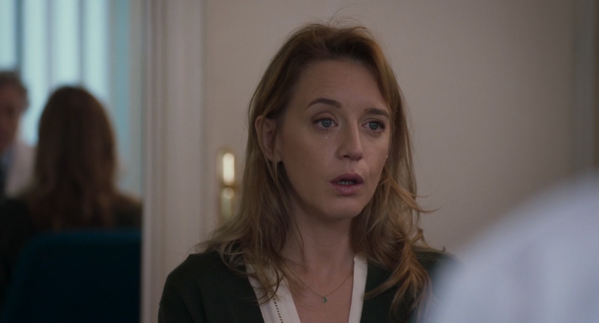 三兄妹Lola.et.ses.Frères.2018.FRENCH.1080p.WEB.H264-EXTREME (1).mkv_20250208_15.jpg