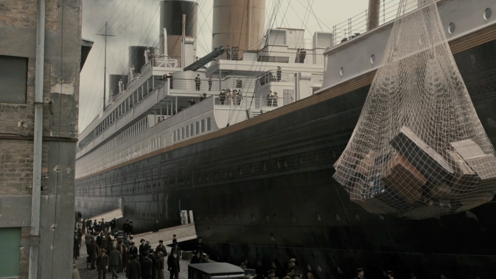 titanic.s01e01.1080p.mkv_20250301_155916.843.jpg