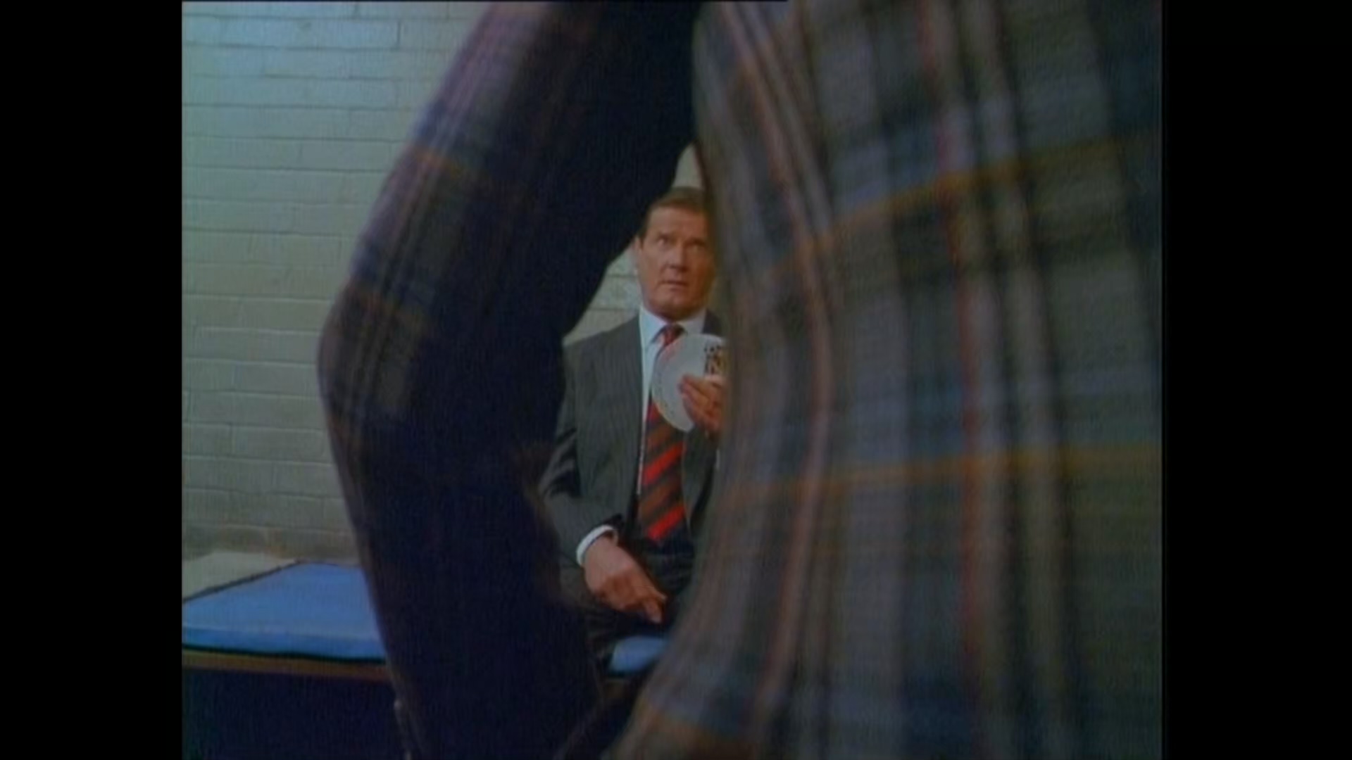 骗子行侠 Bullseye 1990.mkv_20250308_170650.637.jpg