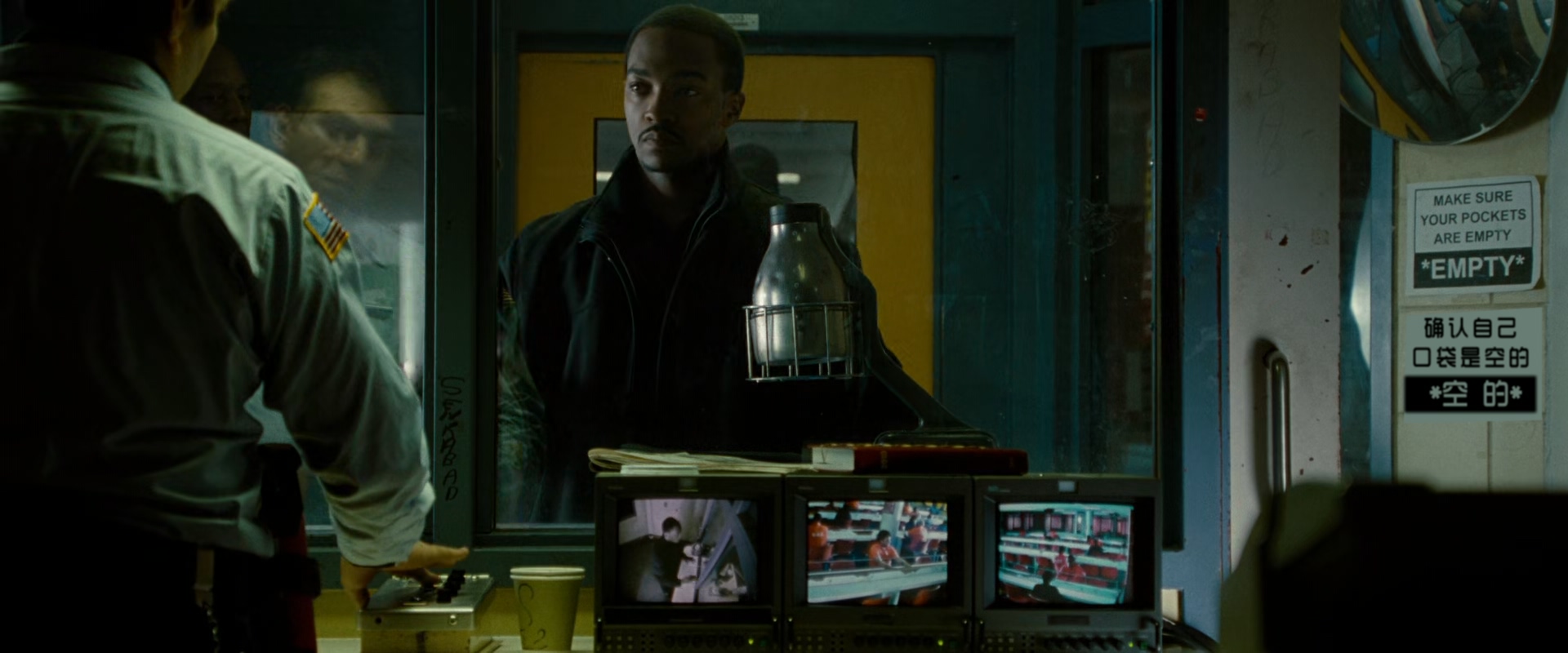 窗台上的男人.Man.on.a.Ledge.2012.1080p.BluRay.x265.3audio-RARBG特效字幕 (1).mkv_.jpg