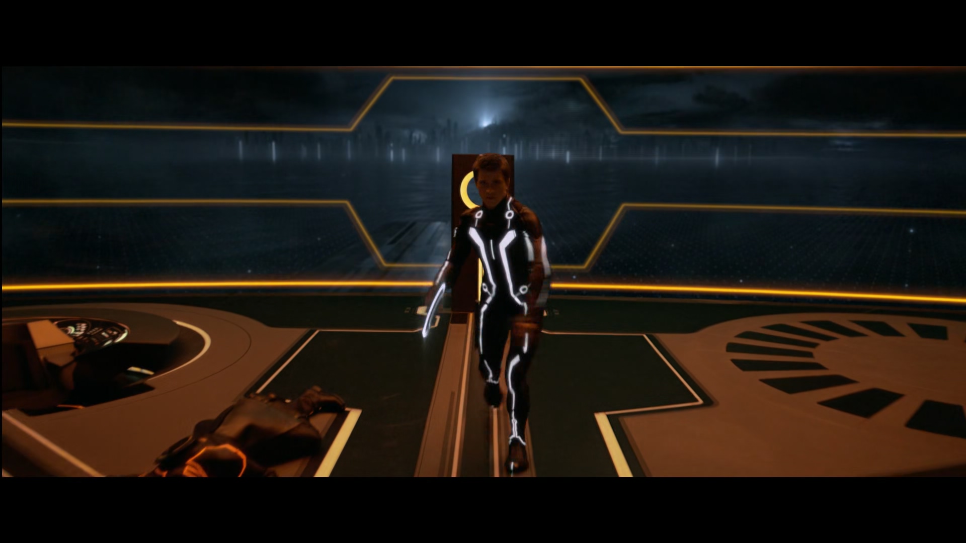 创：战纪.Tron.Legacy.2010.1080p.BluRay.x265.2audio-RARBG特效字幕.mkv_20250328_10.jpg