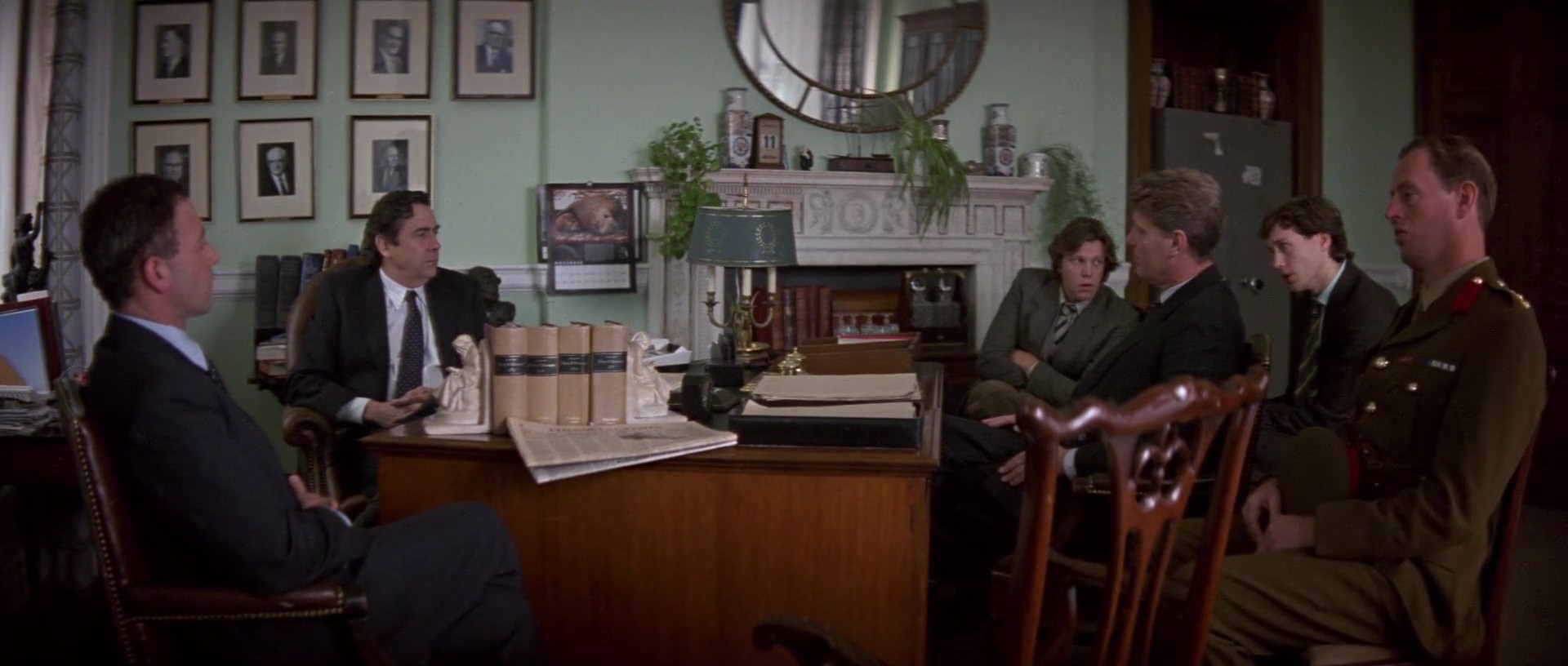 H 红场谍恋-1990 - frame at 8m4s.jpg