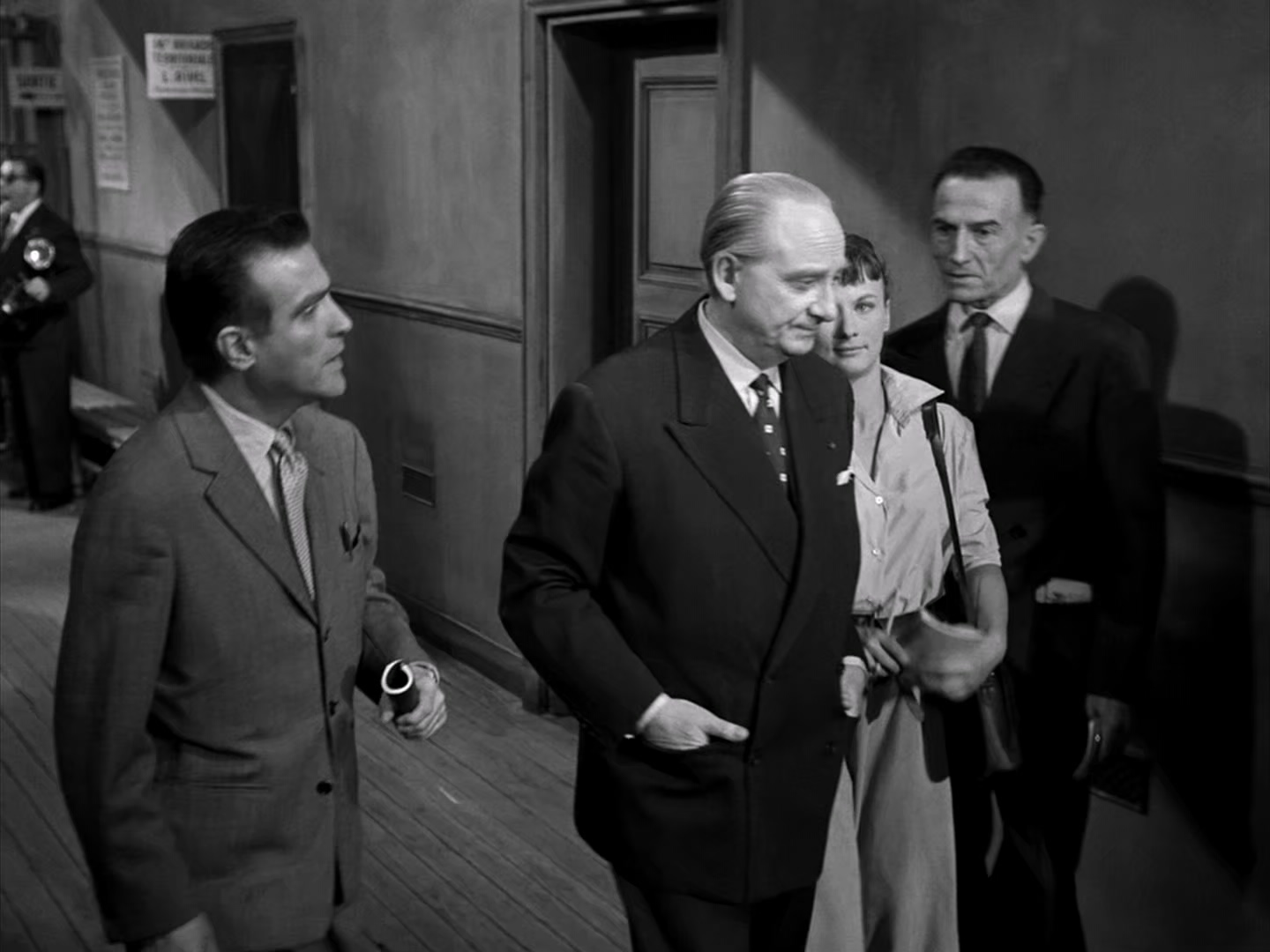 梅格雷的陷阱Maigret tend un piege (1958).BDRip.1080p.h265.10bit.HEVC.hclg.mkv_20.jpg