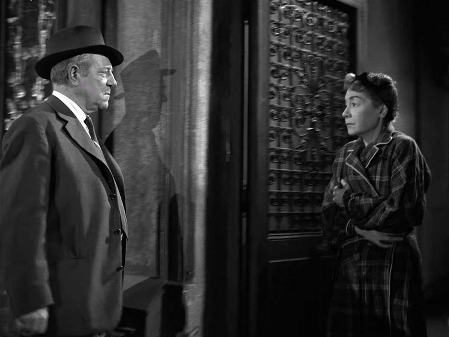 梅格雷的陷阱Maigret tend un piege (1958).BDRip.1080p.h265.10bit.HEVC.hclg.mkv_20.jpg