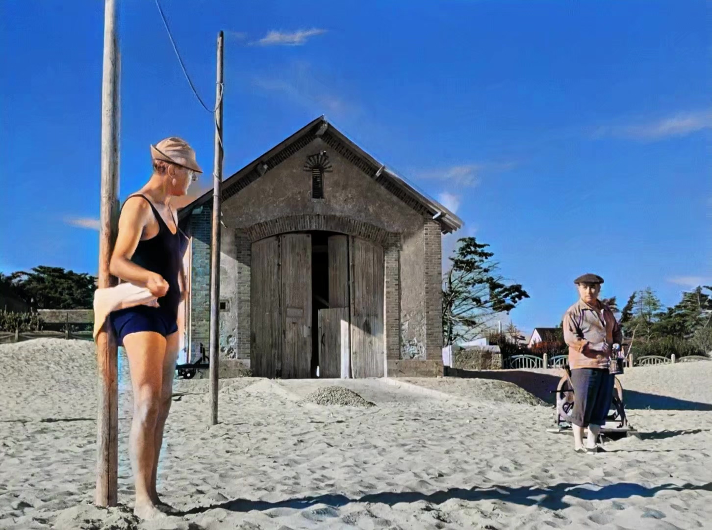 于洛先生的假期 彩色版.mkv_20250413_142303.786.jpg