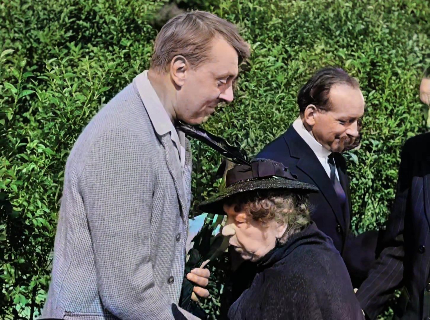 于洛先生的假期 彩色版.mkv_20250413_142907.795.jpg