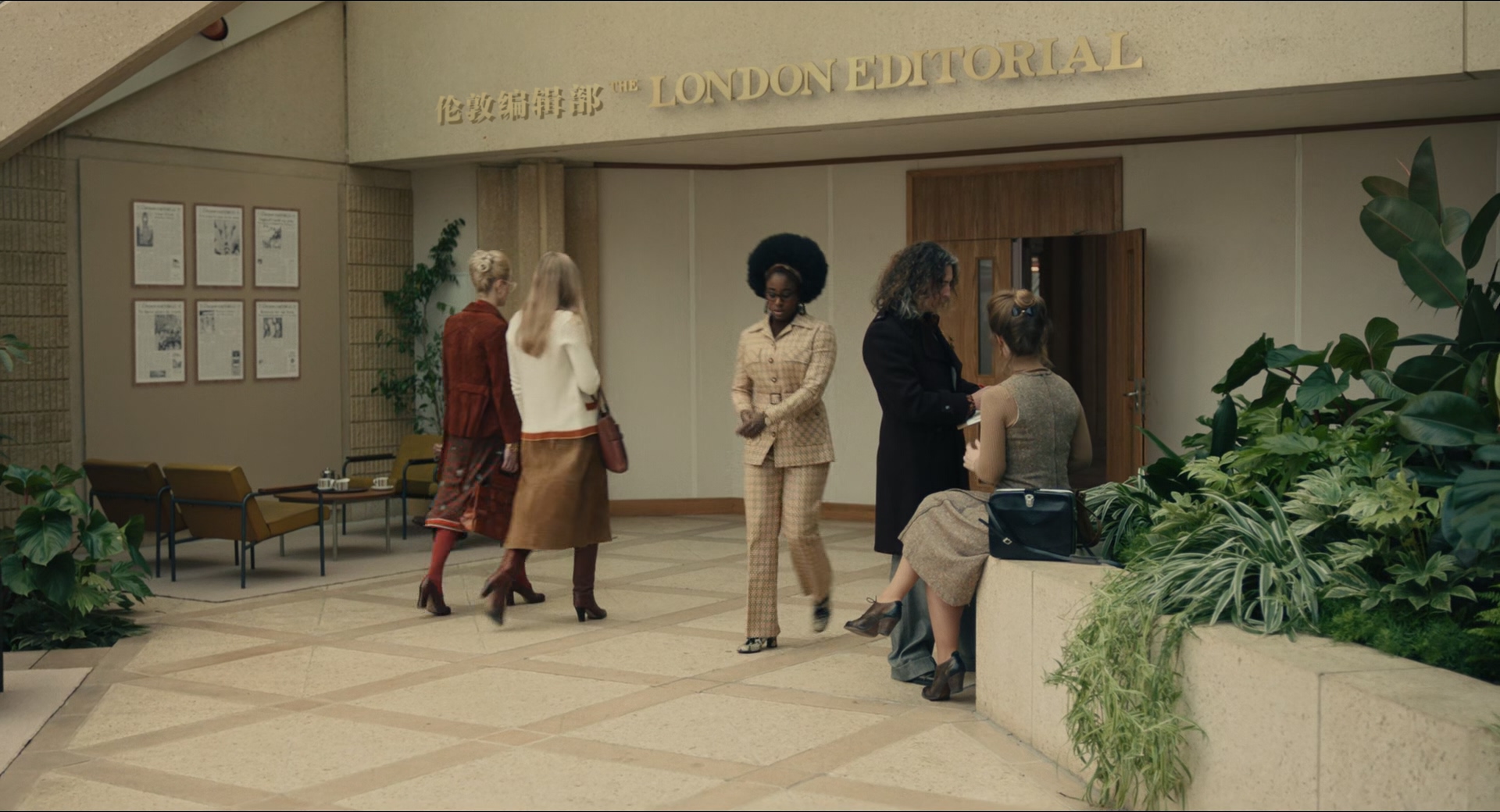 黑白魔女库伊拉.Cruella.2021.1080p.10bit.BluRay.8CH.x265.HEVC.2audio-PSA特效字幕 .jpg