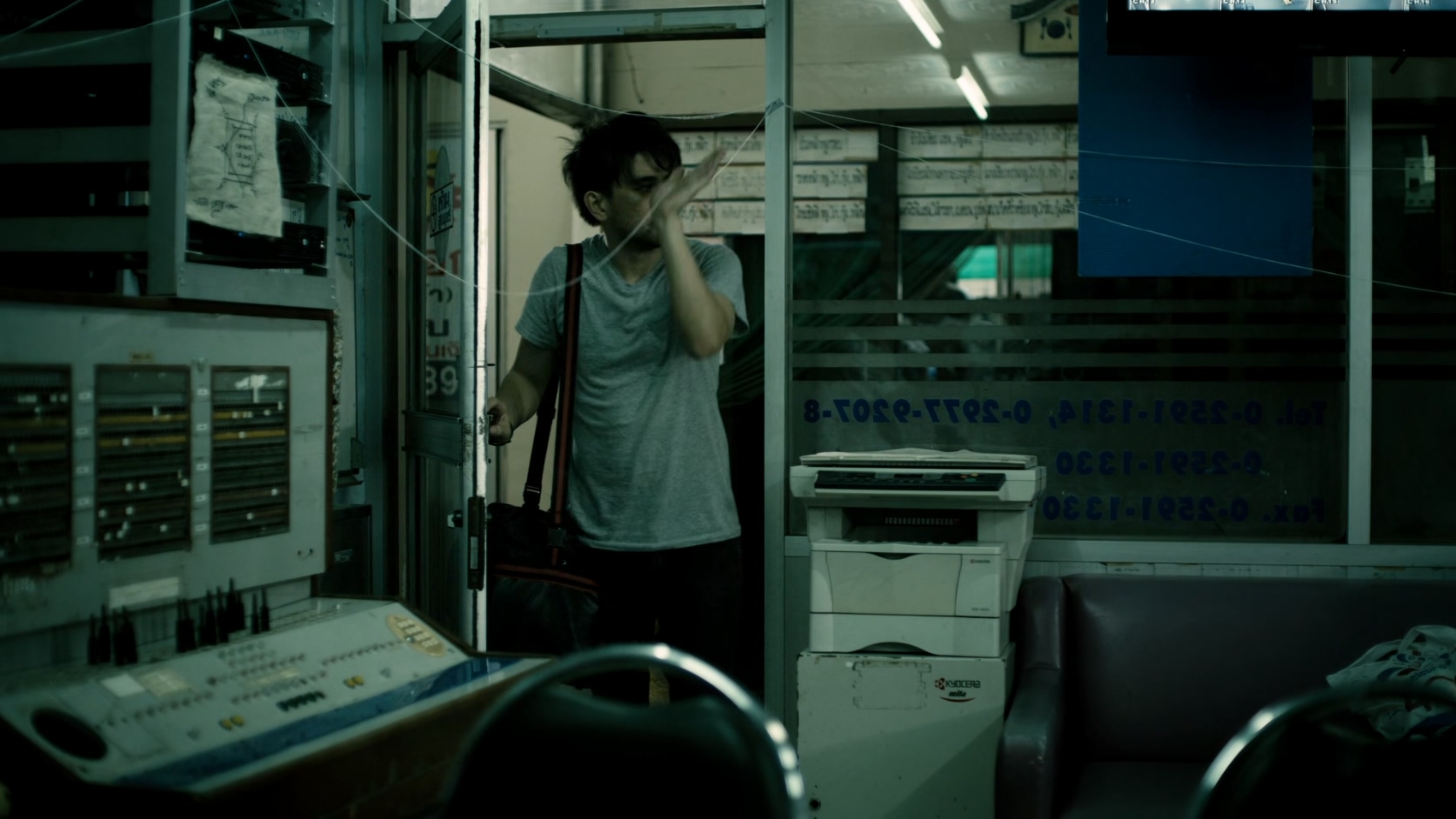 9路冥婚.9-9-81.2012.THAI.1080p.BluRay.x265.2audio-VXT (1).mkv_20250426_113556.723.jpg