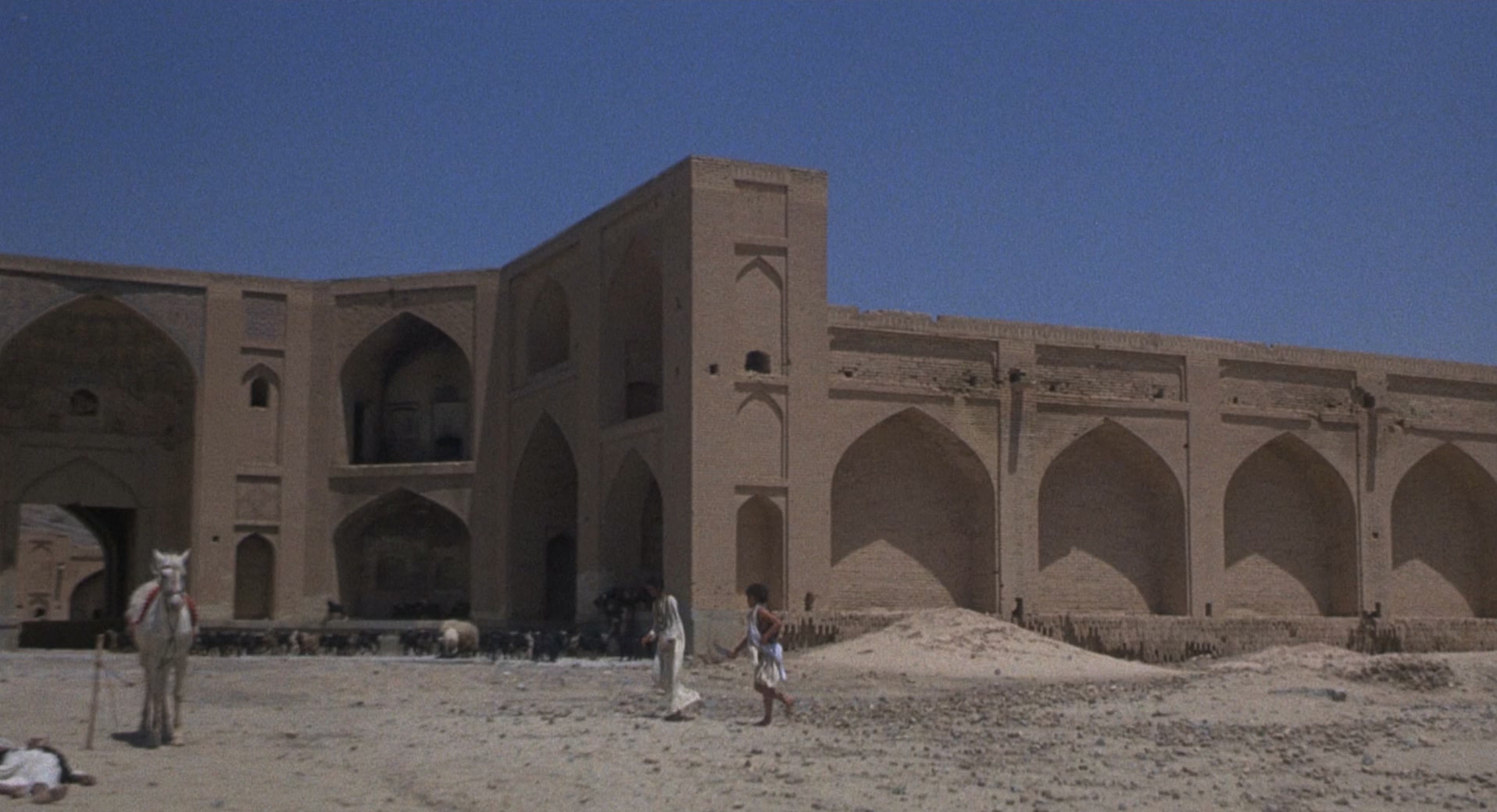Arabian.Nights.1974.CC.1080p.BluRay.x264.FLAC.1.0-QuickIO.mkv_20250506_234744.998.jpg