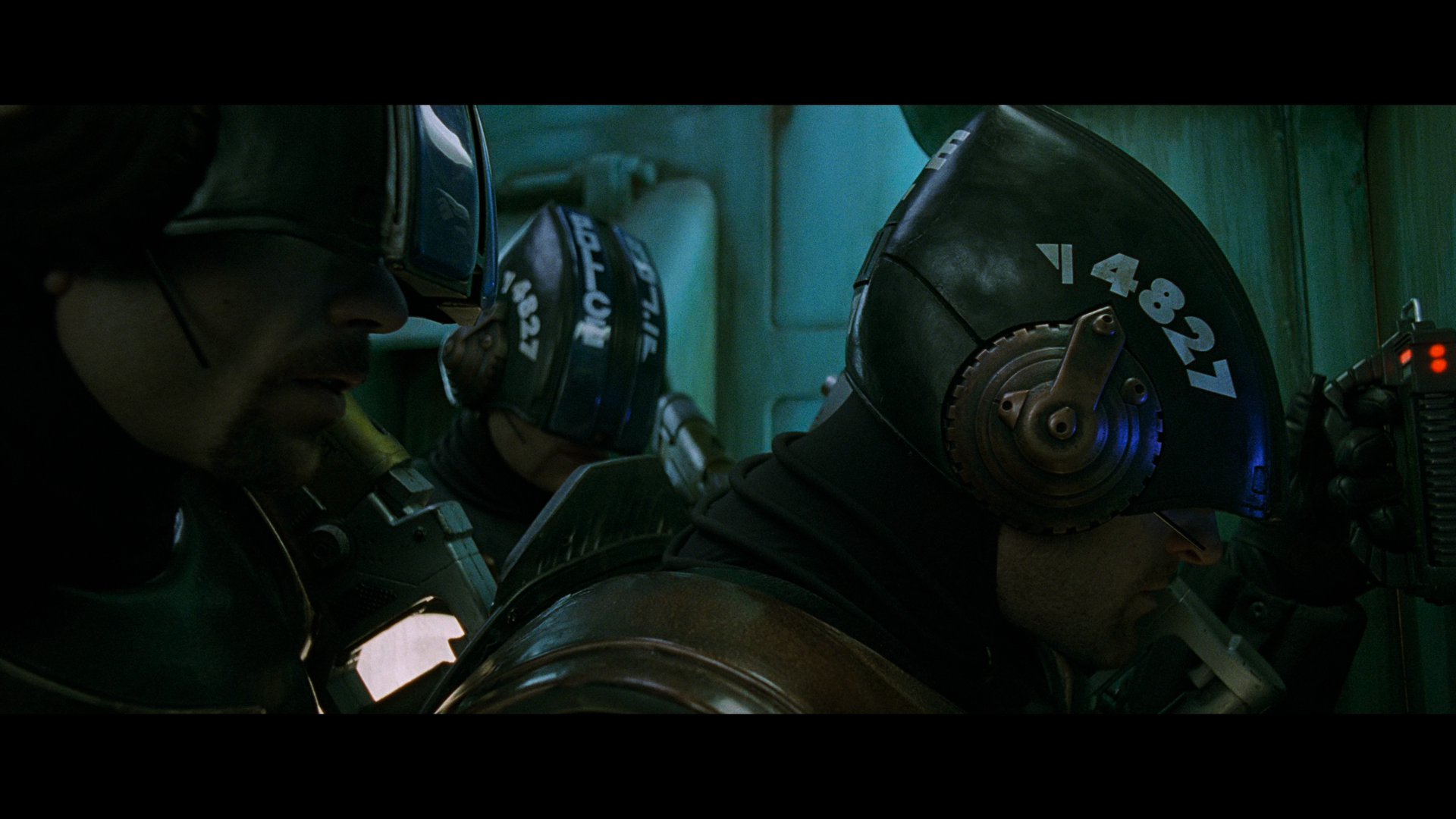 第五元素 (1997) - 德版高码杜比视界.mkv_010439.375.png