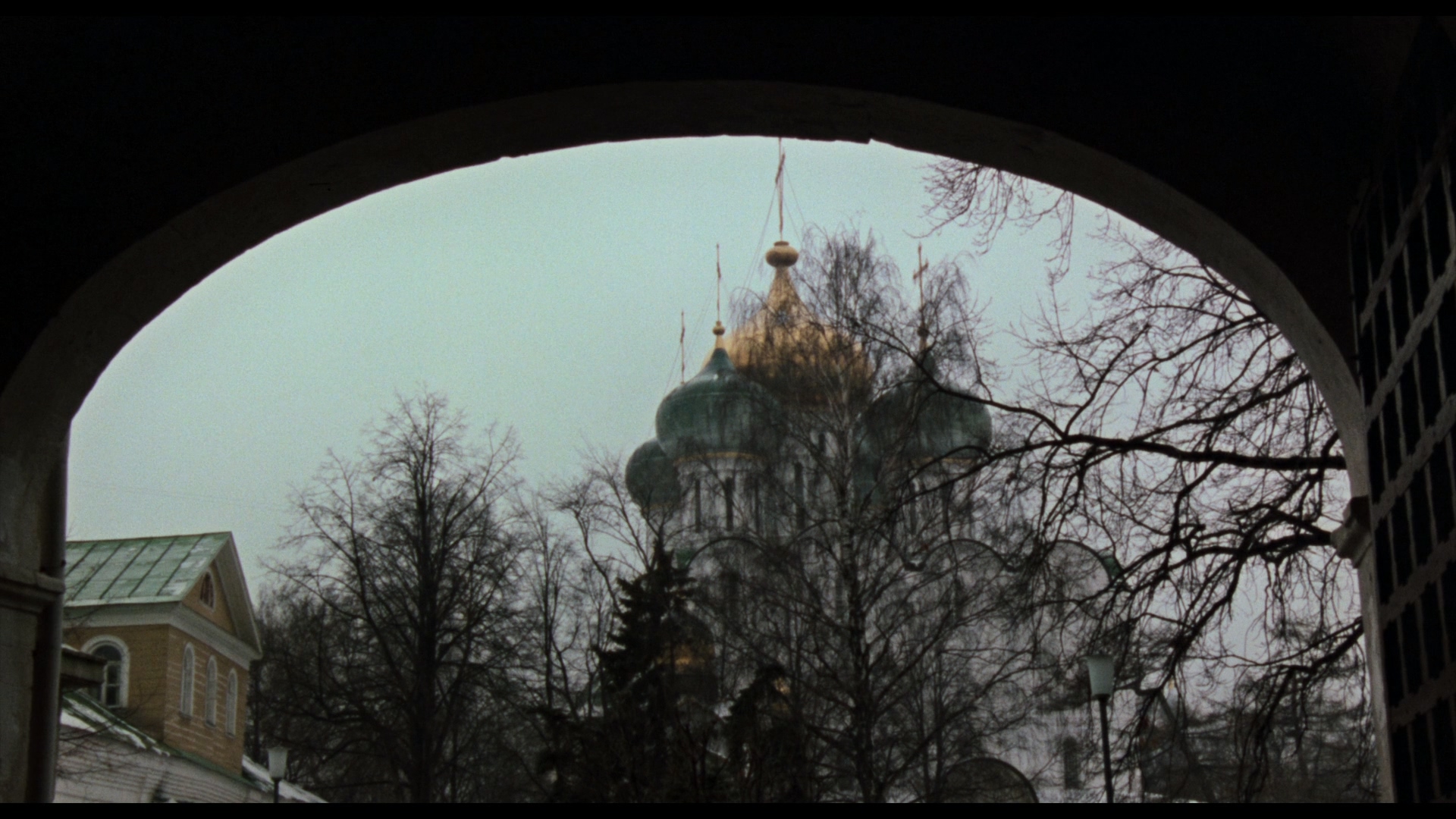 Red.Heat 1988 1080p AVC.REMUX BluRay DTS-HD MA5.1.zh&en @hang.mkv_20250513_14033.jpg