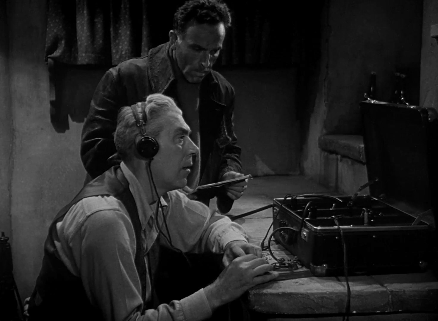 斗篷与匕首 1080p 1946.mkv_20250519_102511.653.jpg