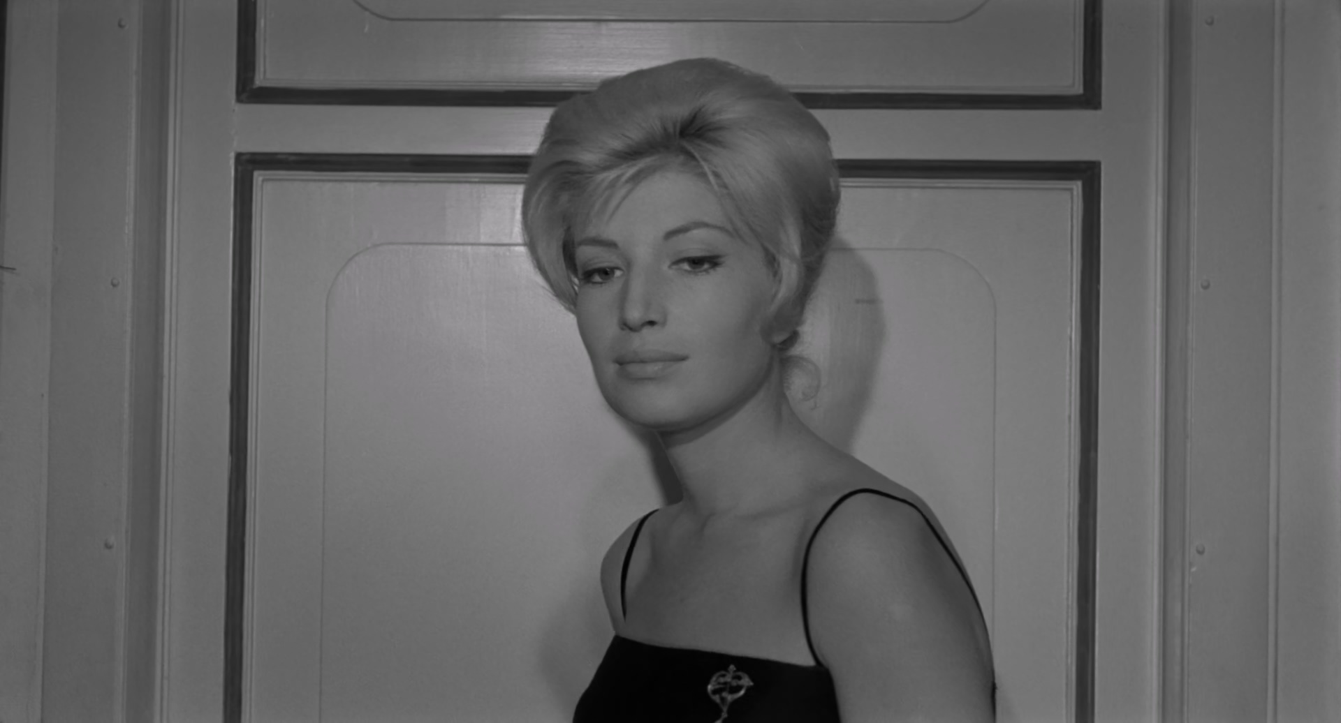 The Adventure.1960.CC.1080p.BluRay.x265.10bit.FLAC.1.0-QuickIO.mkv_20250520_010835.552.jpg