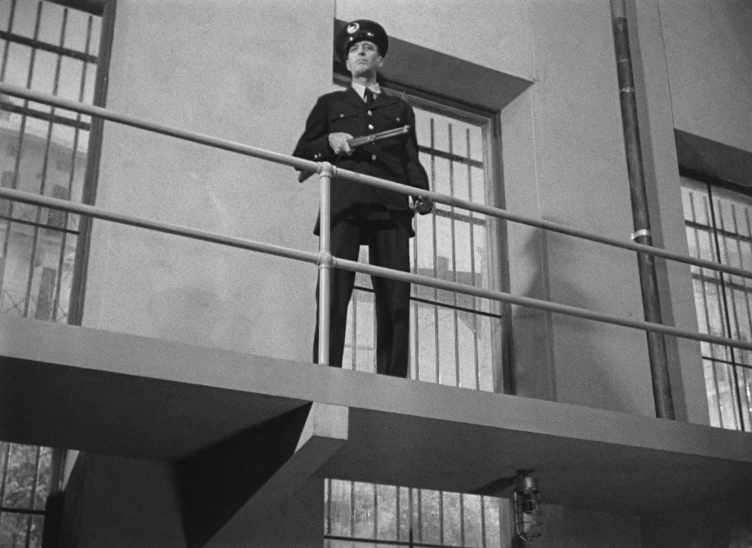 Brute.Force.1947.CRITERION.1080p.BluRay.H264.AAC-RARBG-bylh.mkv_20250531_062934.647.jpg