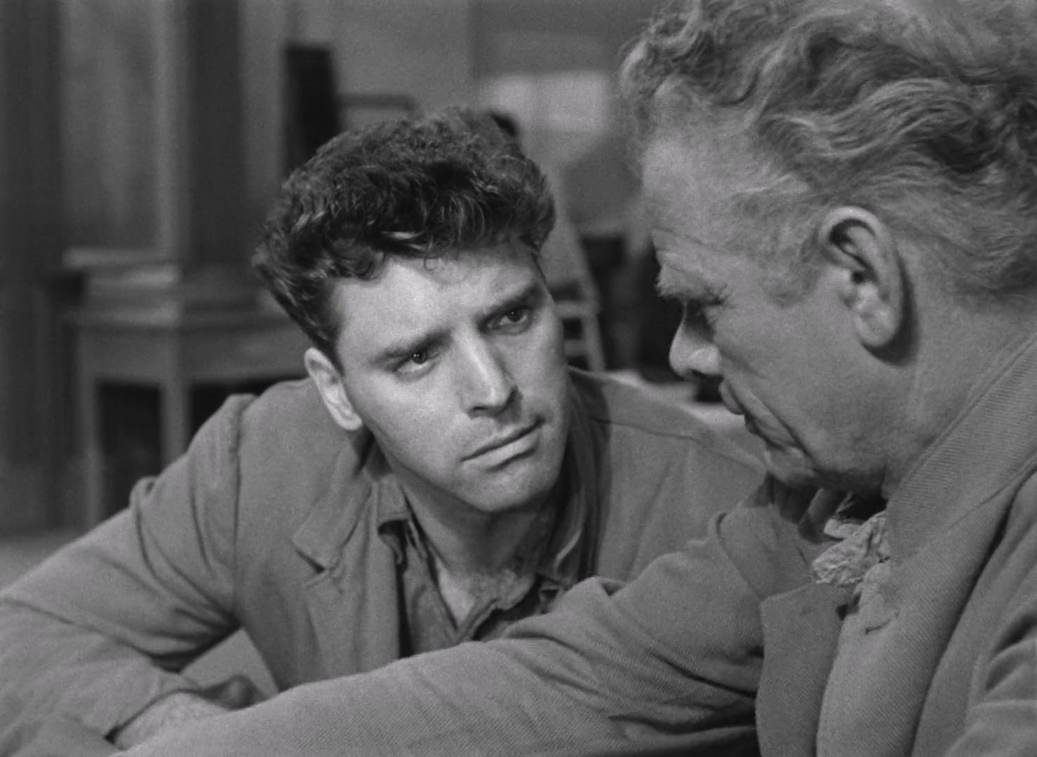 Brute.Force.1947.CRITERION.1080p.BluRay.H264.AAC-RARBG-bylh.mkv_20250531_063206.321.jpg