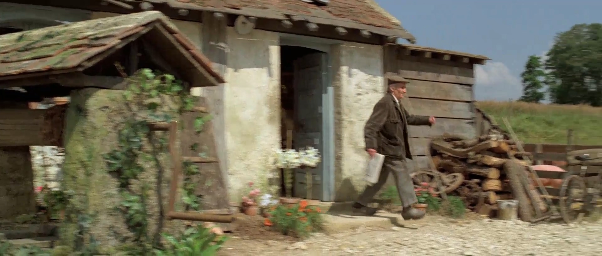 [天外来客]国语[1981][喜剧 科幻][法国].mp4_20250531_162938.769.jpg