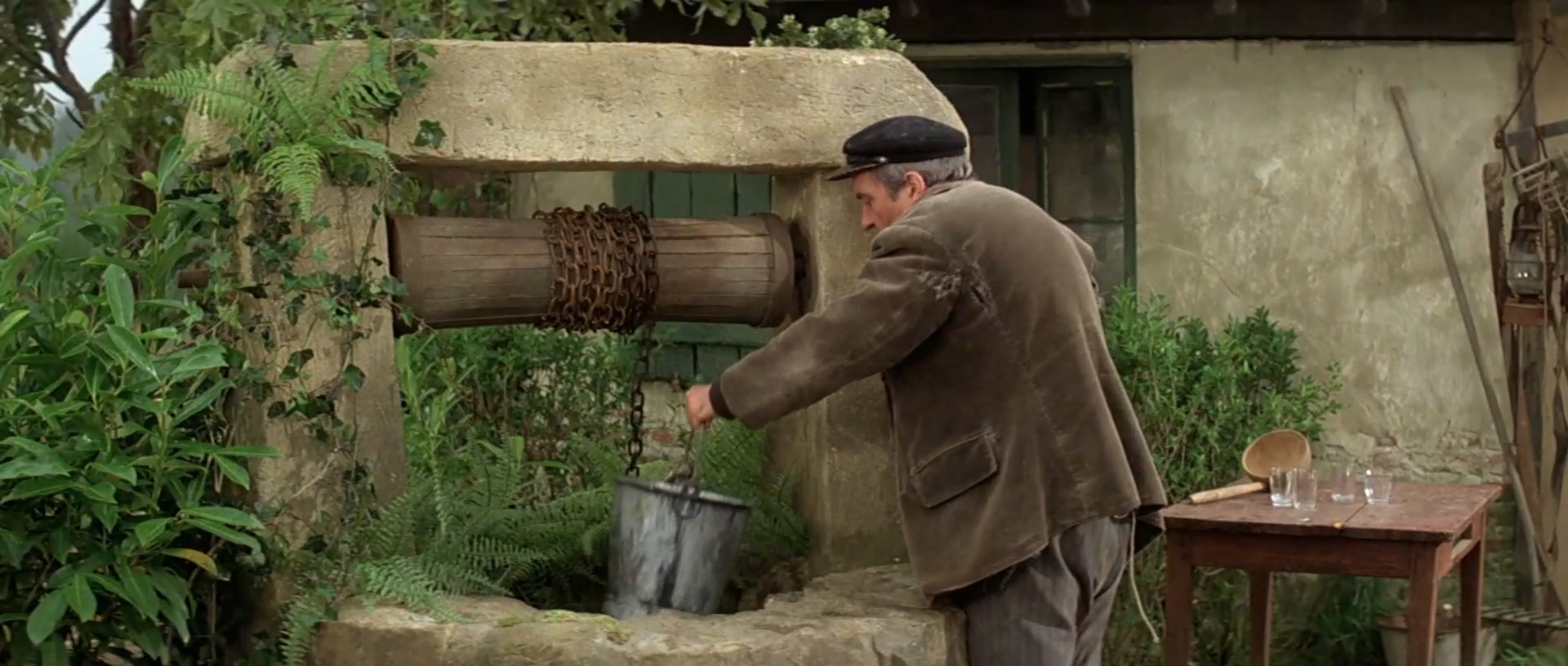 [天外来客]国语[1981][喜剧 科幻][法国].mp4_20250531_163030.368.jpg