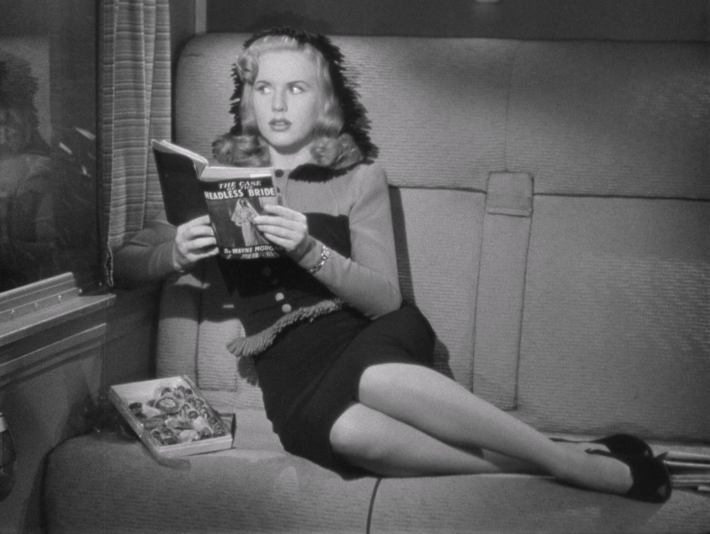 Lady on a Train [1945] 1080p BluRay - HJ-bylh.mkv_20250603_230040.655.jpg