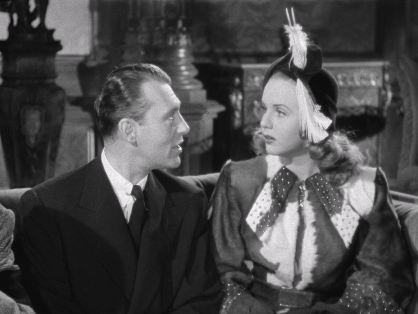 Lady on a Train [1945] 1080p BluRay - HJ-bylh.mkv_20250603_230337.809.jpg