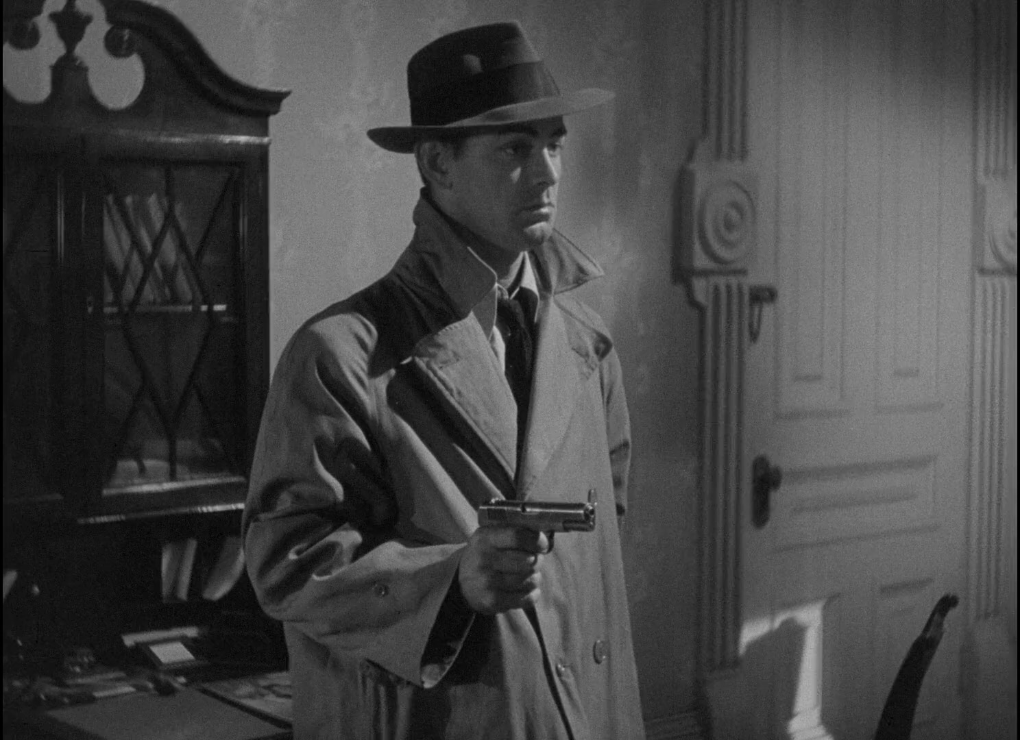 This.Gun.for.Hire.1942.1080p.BluRay.H264.AAC-RARBG-bylh.mkv_20250605_103139.418.jpg