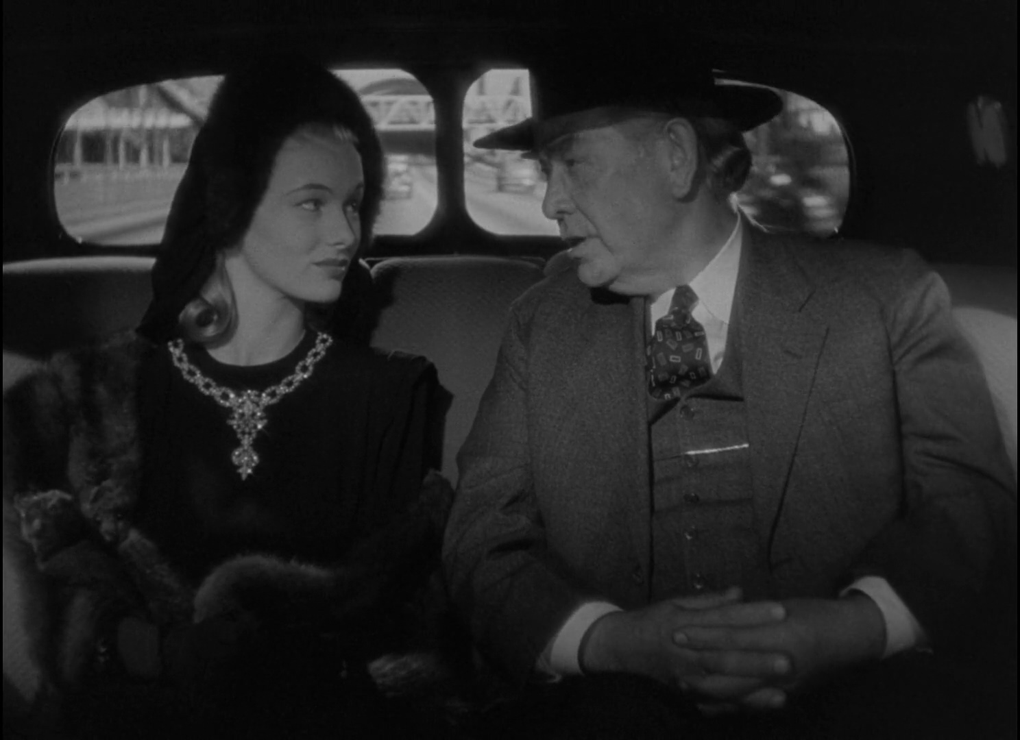 This.Gun.for.Hire.1942.1080p.BluRay.H264.AAC-RARBG-bylh.mkv_20250605_103221.961.jpg