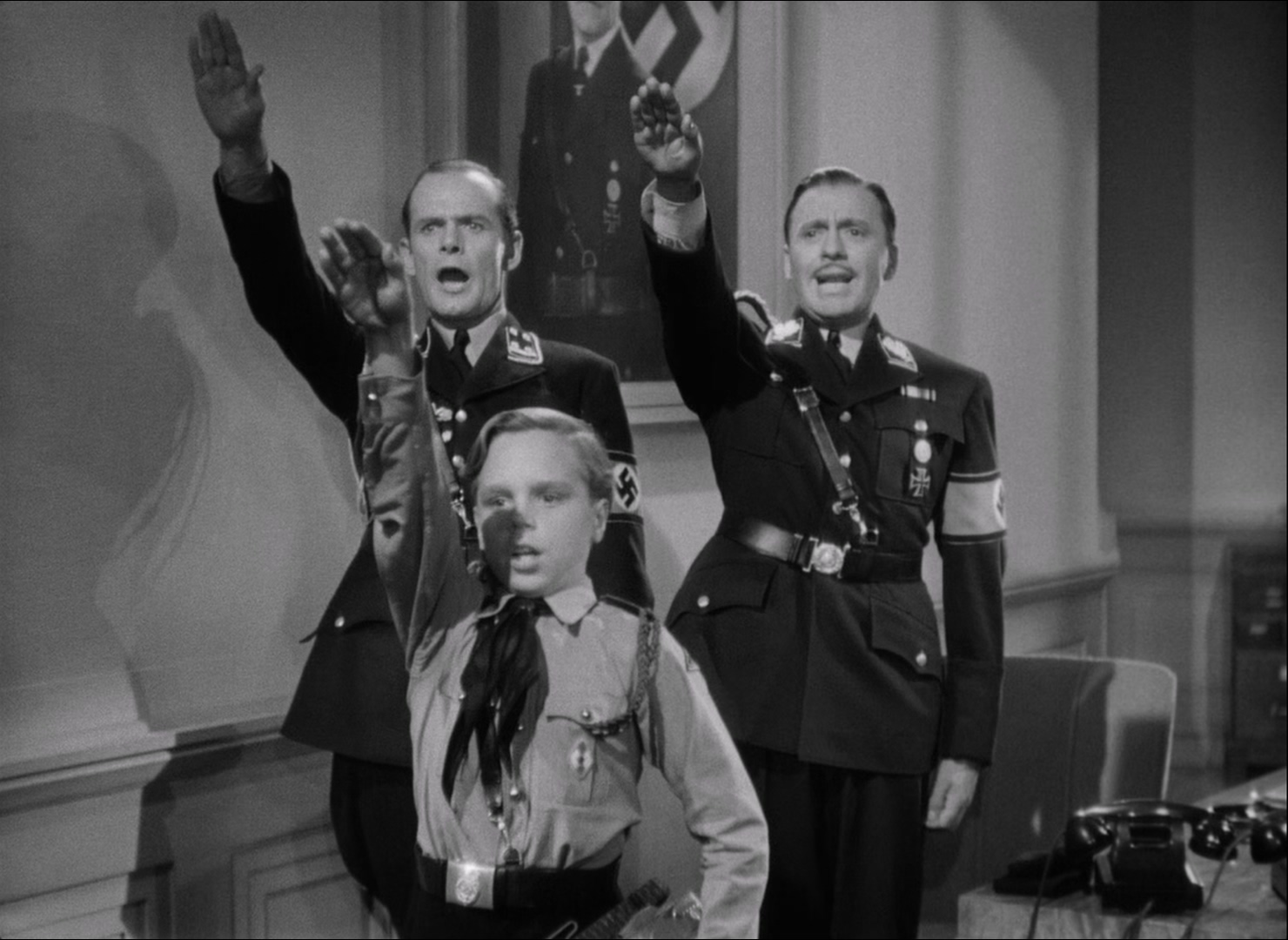 To Be or Not to Be 1942 1080p BluRay FLAC 1.0 x265-GPTHD.mkv_20250605_235235.384.jpg