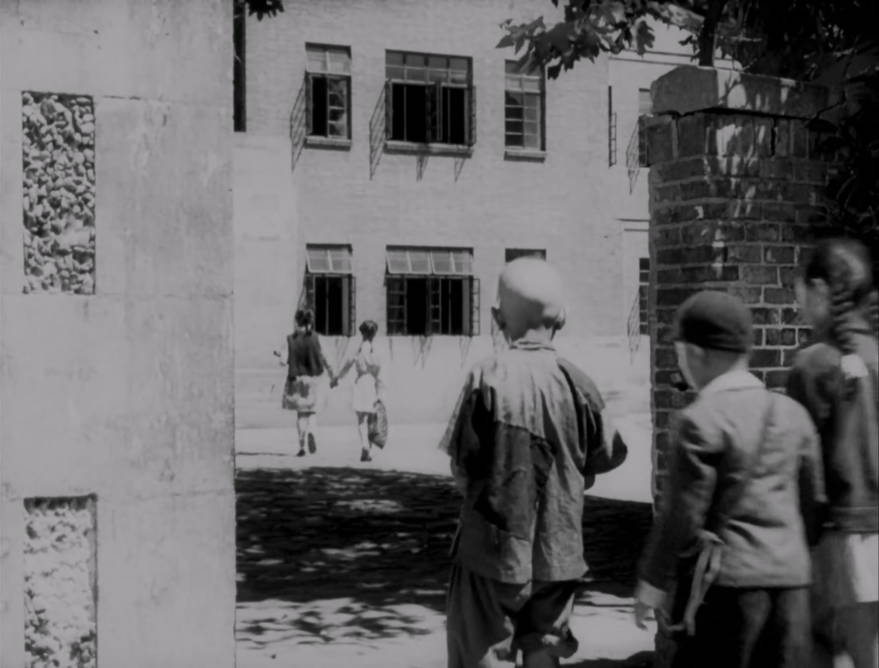 三毛流浪记.The Adventure of Sanmao the Waif.1949.WEB4K.1080p.x265(10).AAC.NT-Zws.jpg