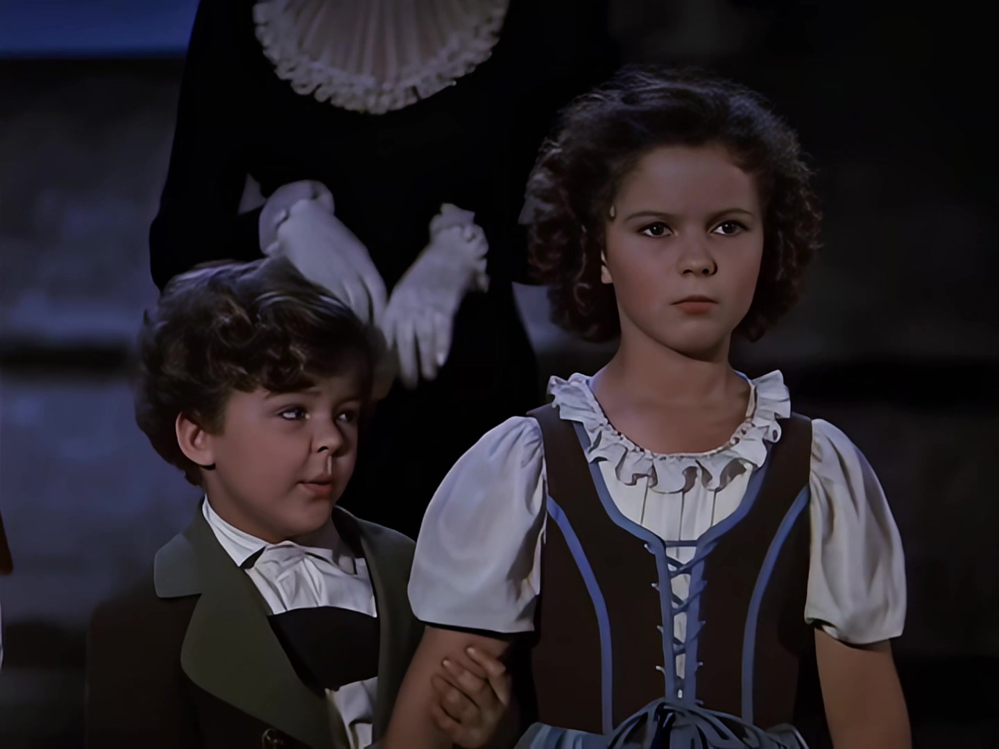 1940 蓝色知更鸟 The Blue Bird.mkv_20250614_162931.094.jpg