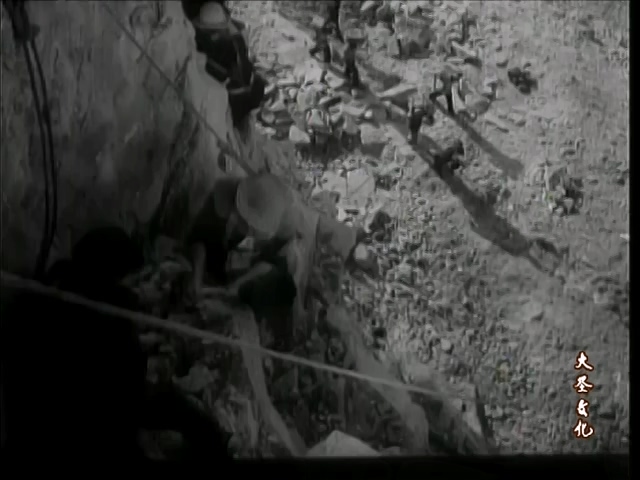 红石钟声.Hongshi zhong sheng.1966.DVD.X264.AAC.HALFCD.mkv_20250617_192535.104.jpg