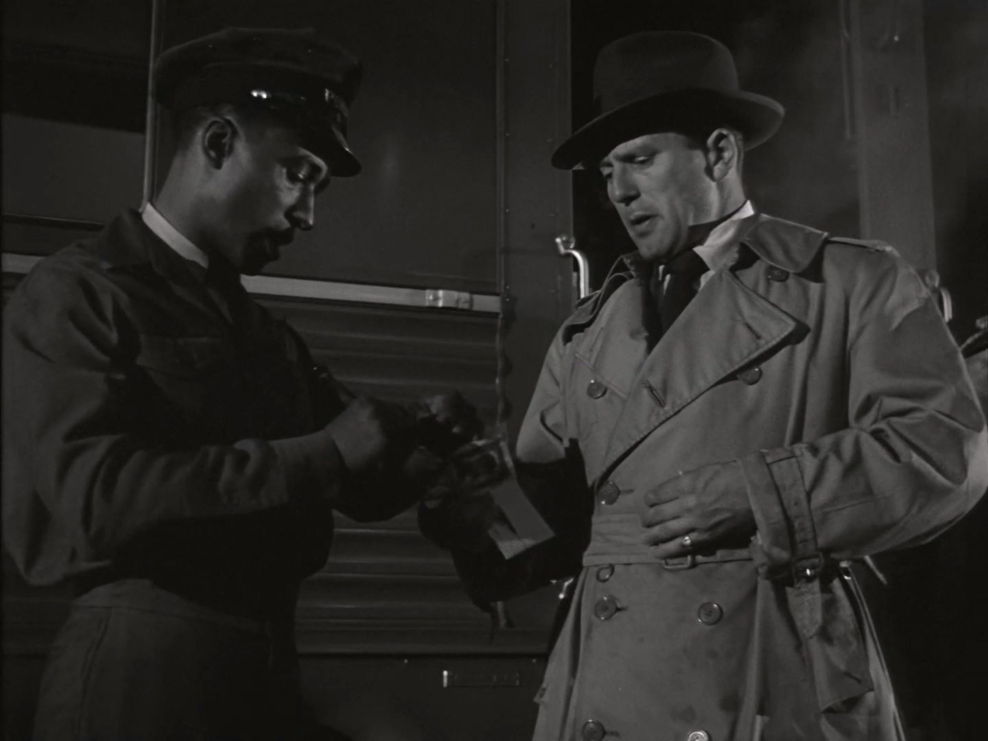 狭窄边缘 1080p 1952.mp4_20250621_123338.068.jpg