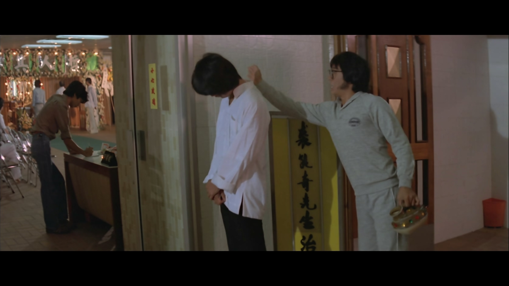 何方神圣[中文字幕 国粤语音轨].The.Crazy.Chase.1981.1080p.MyTVS.WEB-DL.H265.AAC-T.jpg