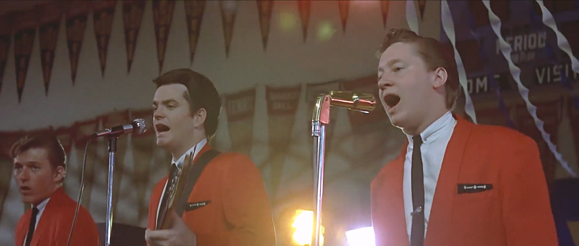 American.Graffiti.1973.1080p.BluRay.H264.AAC-RARBG-bylh .mkv_20250717_013454.456.jpg