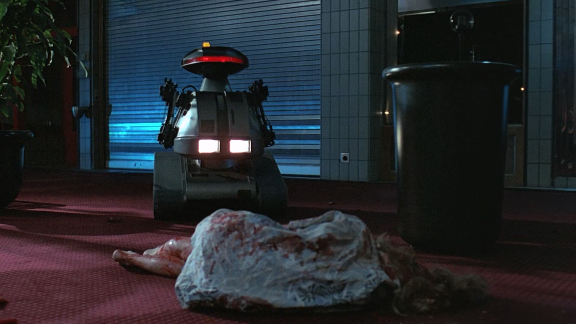 Chopping.Mall.1986.1080p.BluRay.x265-bylh .mkv_20250721_095134.444.jpg