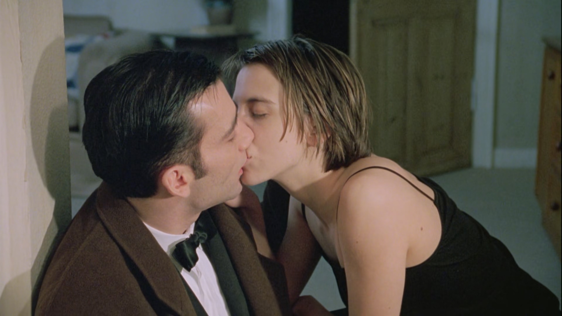 Croupier.1998.1080p.BluRay.x265-RARBG-bylh (1).mkv_20250730_233644.035.jpg