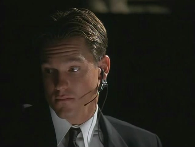 天蛛地灭.Spiders (2000) DVDRip 国英双语.mkv_20250803_192838.551.jpg