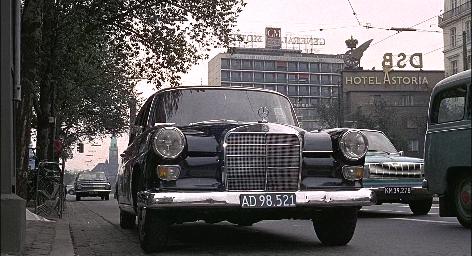 Topaz.1969. Director's.Cut.1080p.BluRay.x265-bylh.mkv_20250805_110144.969.jpg