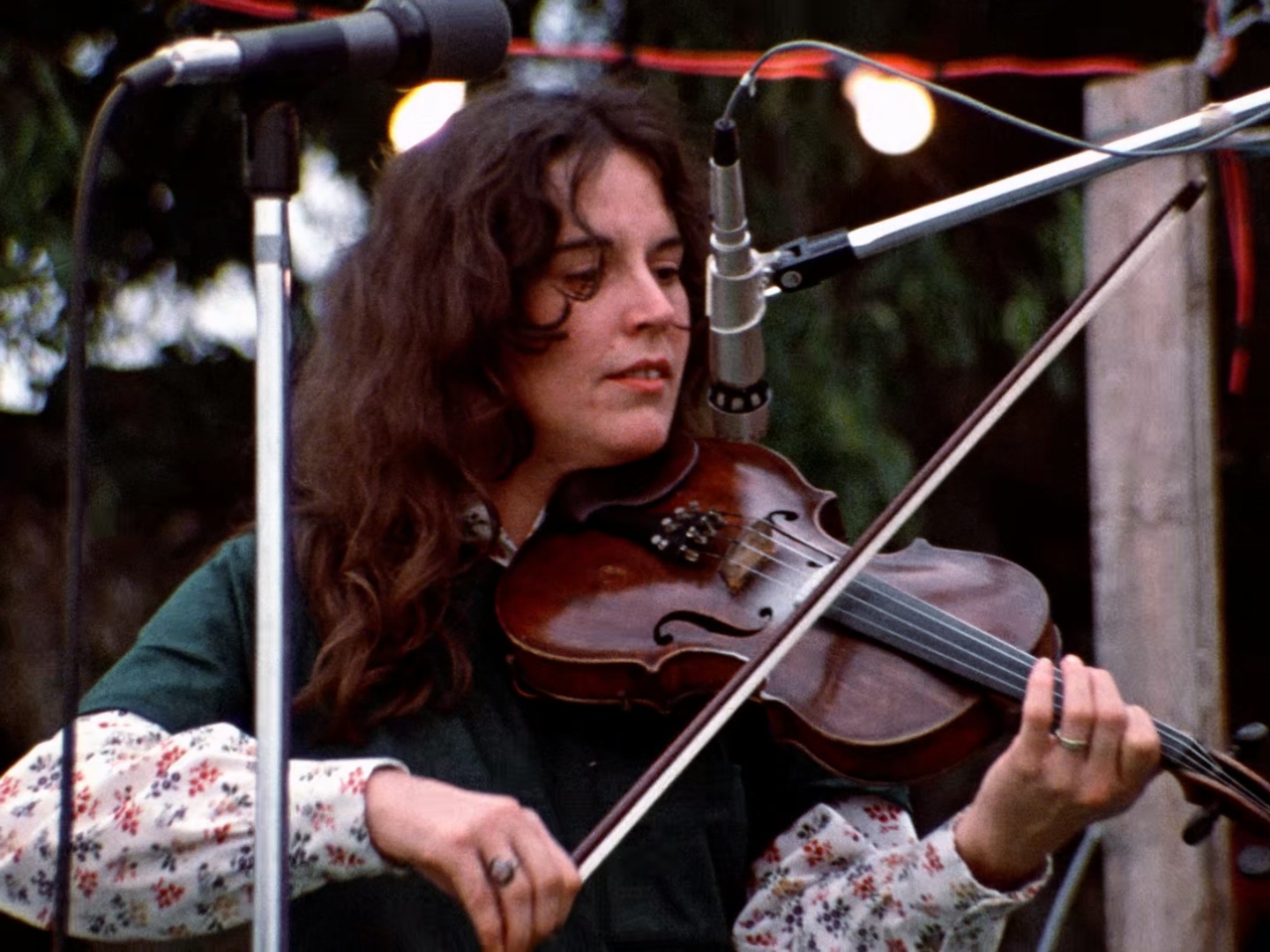 1974 一首诗就是一个裸体的人 A Poem Is a Naked Person.mkv_20250811_145136.884.jpg