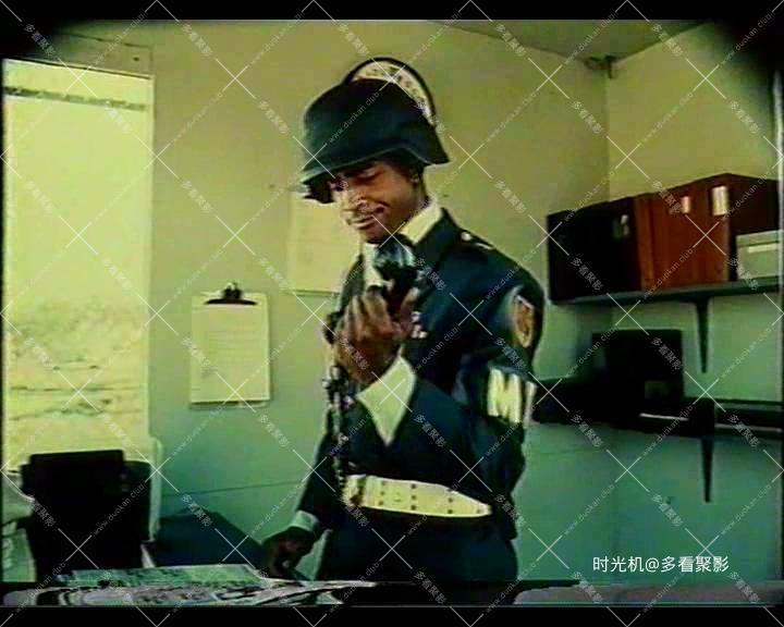 【美】【兽中之王】【长译1994】【胡连华 苏荧 刘雪婷 陈红 白涛 张彭】【1.37G】【胶.jpg